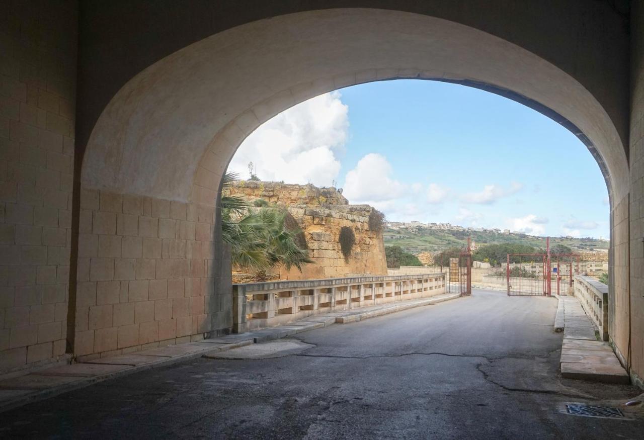 Getawaynpetto Private Duplex Maisonette With Jacuzzi Hot Tub Mgarr Extérieur photo