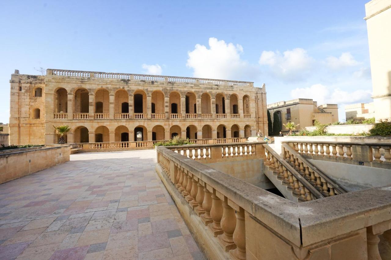 Getawaynpetto Private Duplex Maisonette With Jacuzzi Hot Tub Mgarr Extérieur photo