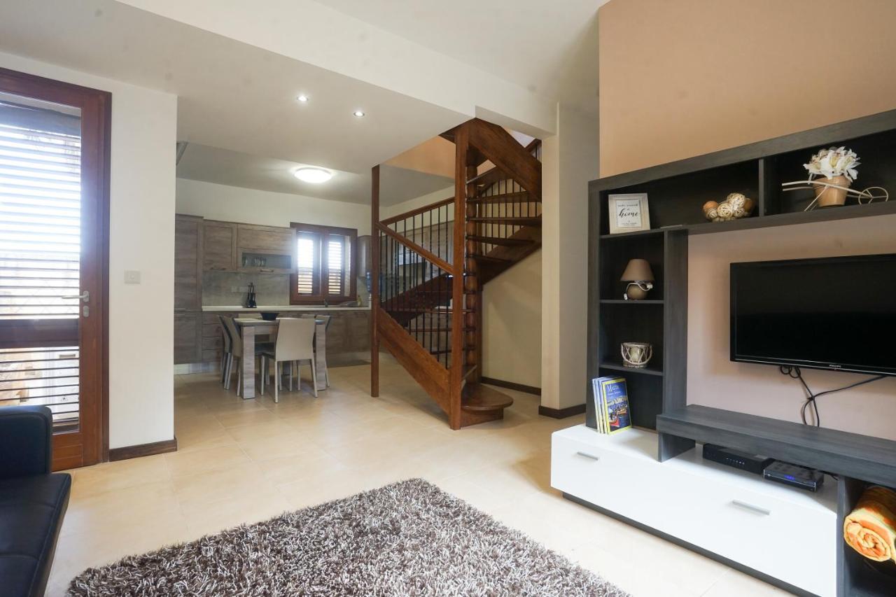 Getawaynpetto Private Duplex Maisonette With Jacuzzi Hot Tub Mgarr Extérieur photo