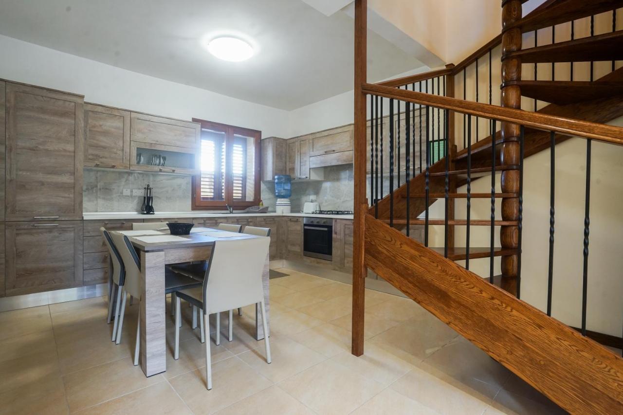 Getawaynpetto Private Duplex Maisonette With Jacuzzi Hot Tub Mgarr Extérieur photo