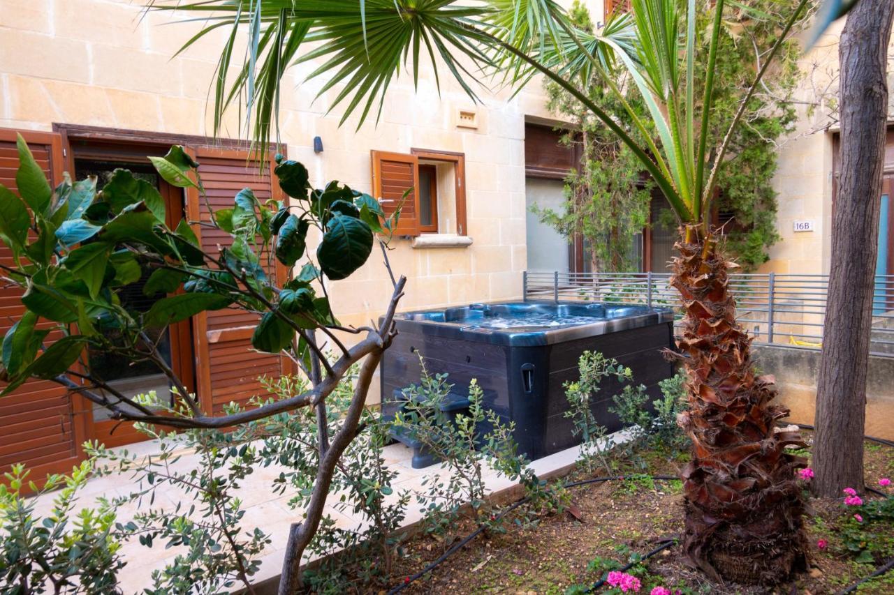 Getawaynpetto Private Duplex Maisonette With Jacuzzi Hot Tub Mgarr Extérieur photo