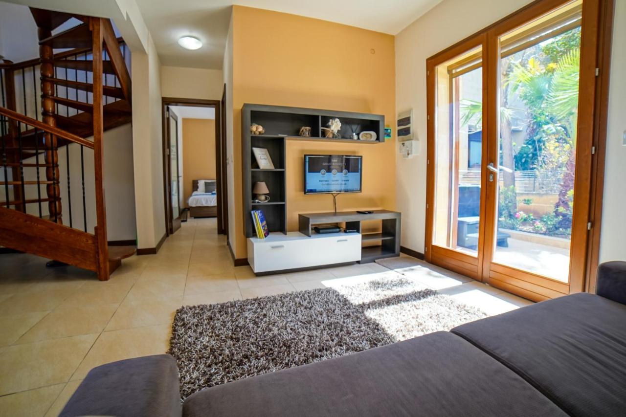 Getawaynpetto Private Duplex Maisonette With Jacuzzi Hot Tub Mgarr Extérieur photo