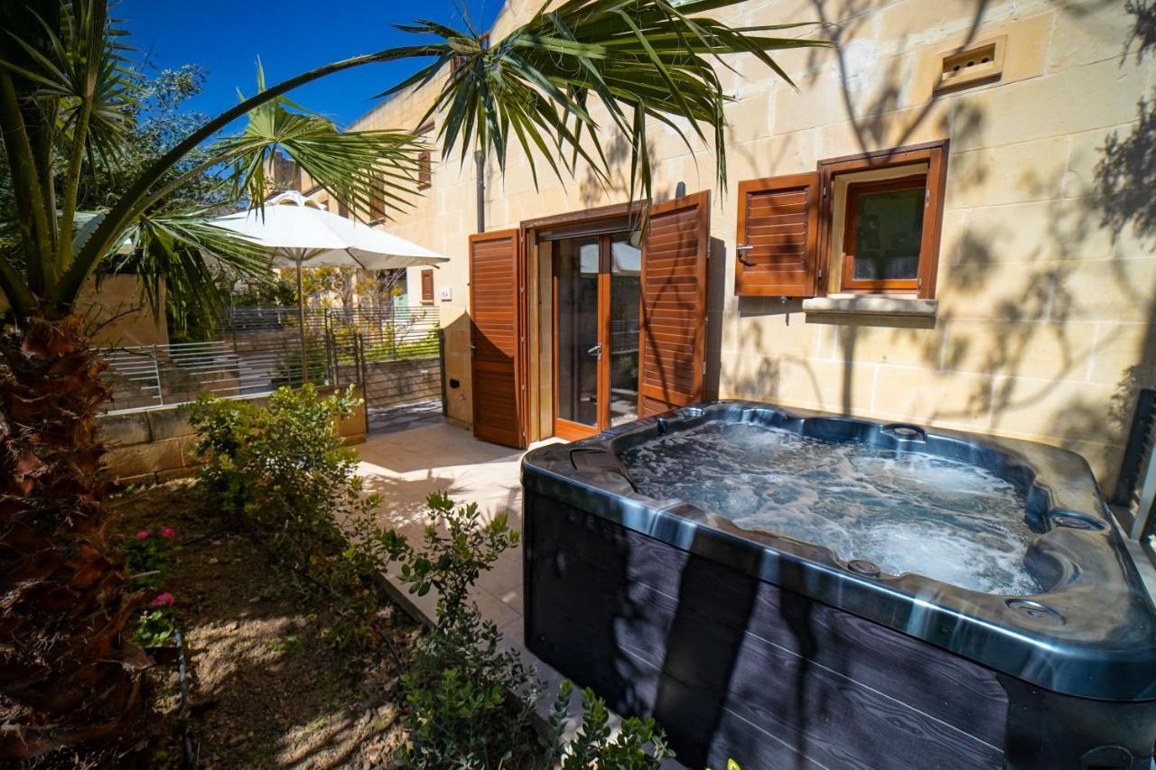 Villa Getawaynpetto Private Duplex Maisonette With Jacuzzi Hot Tub à Mgarr Extérieur photo